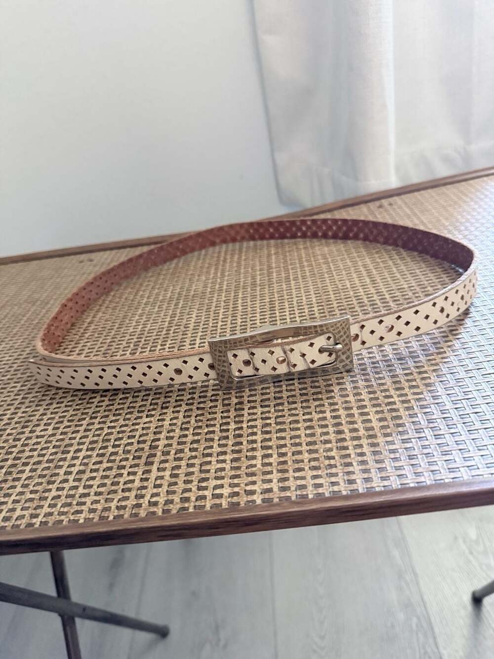 ALAÏA Vienne Laser-Cut Leather Thin Belt in Blanc Optique